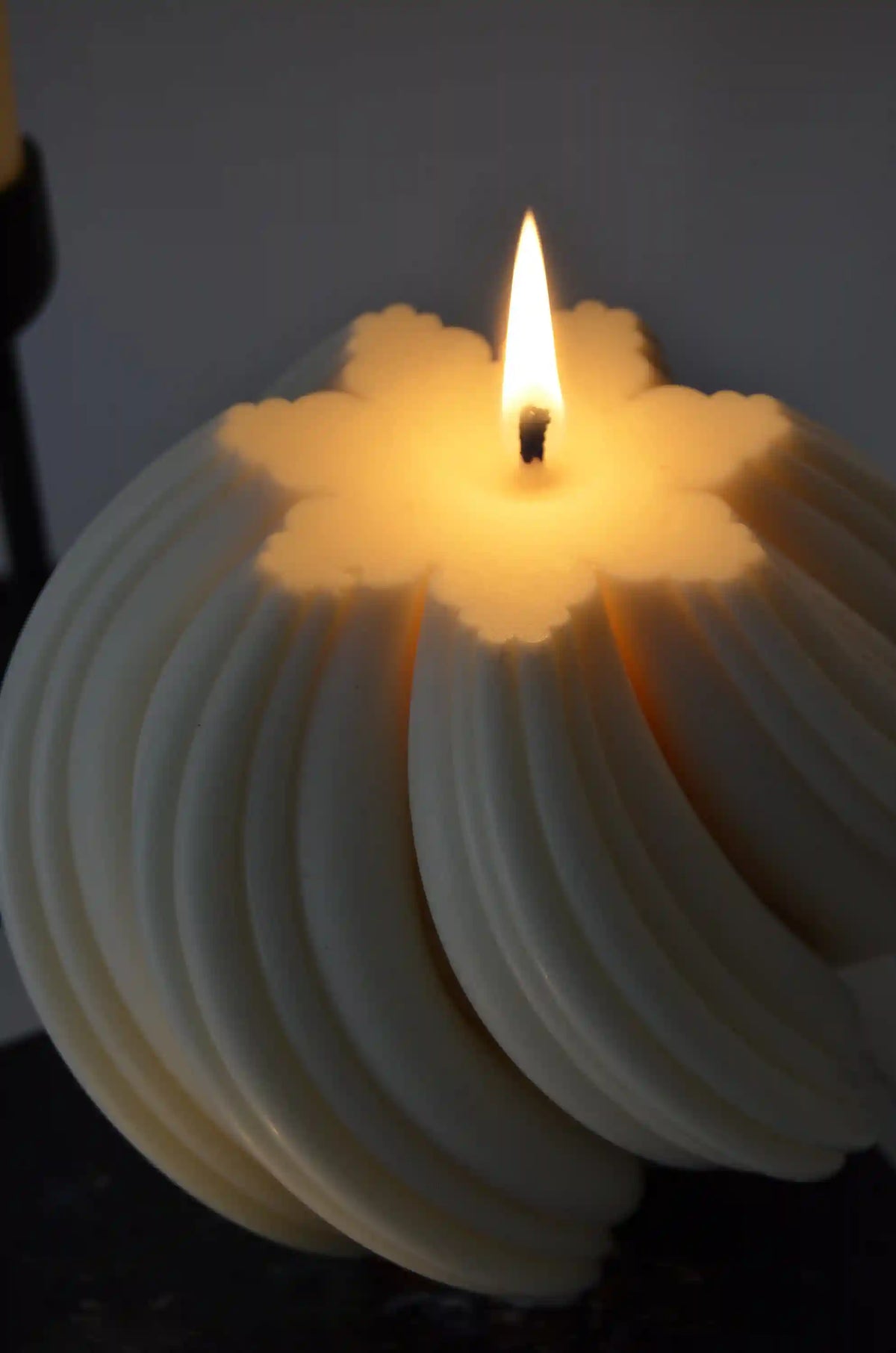 Large Swirl Candle 6x6 inches