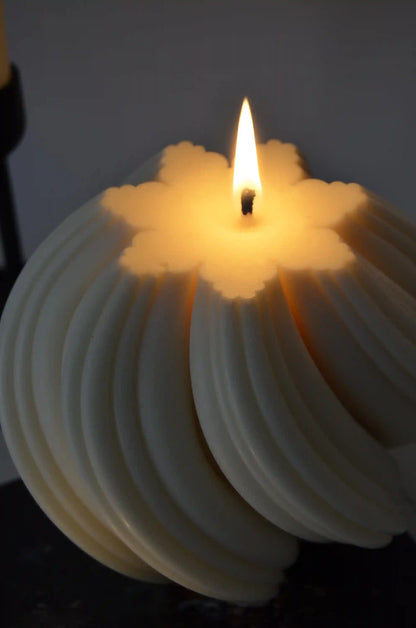 Large Swirl Candle 6x6 inches