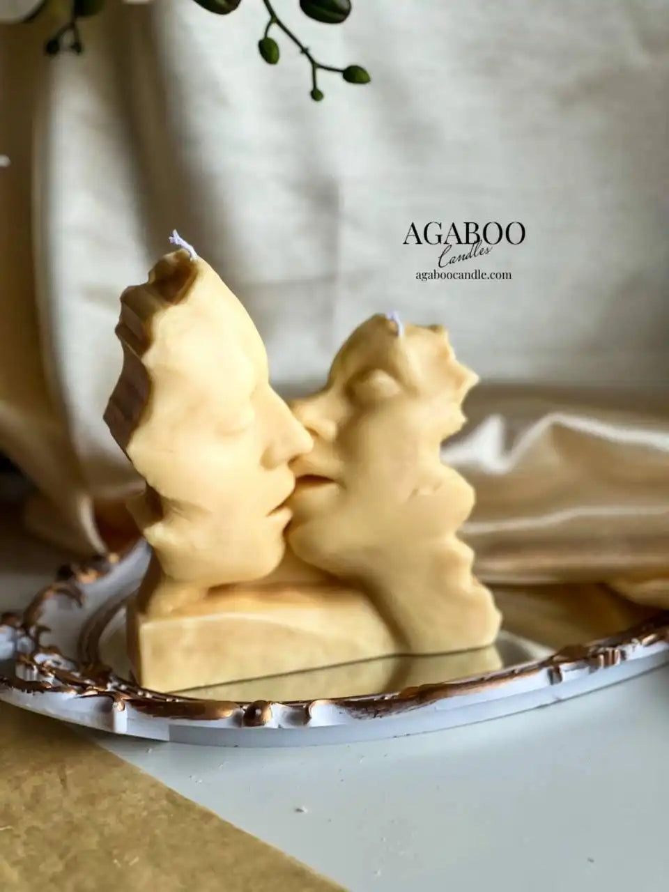 Big Kissing Couple Candle 6x5 inches