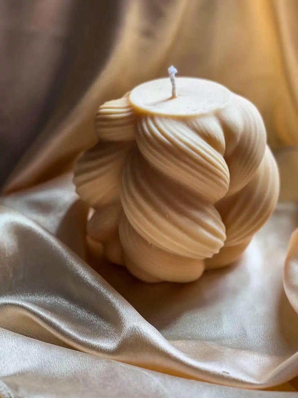 Large Twisted Knot Candle 5x6 inches