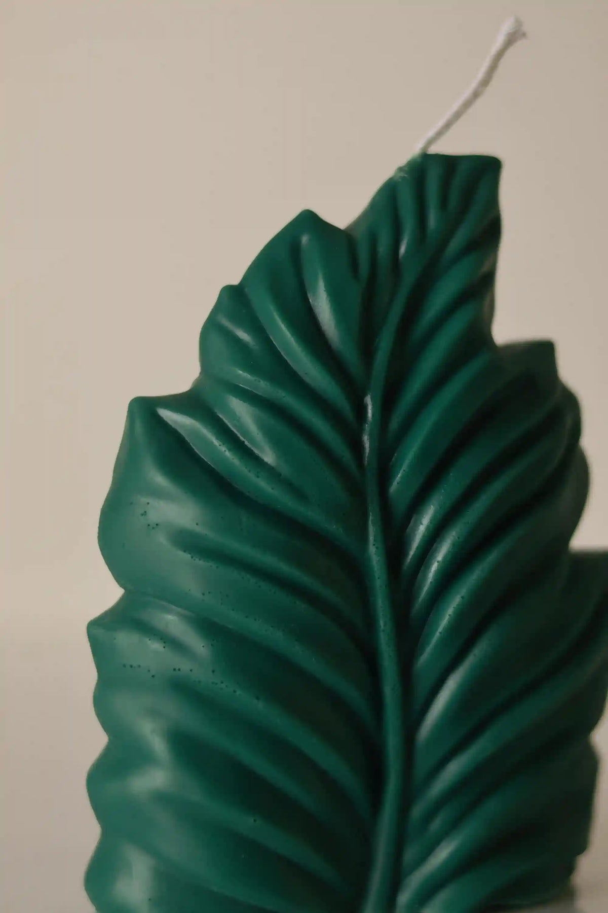 Leaf Pillar Candle 6x3 inches