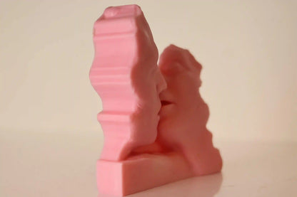 Big Kissing Couple Candle 6x5 inches