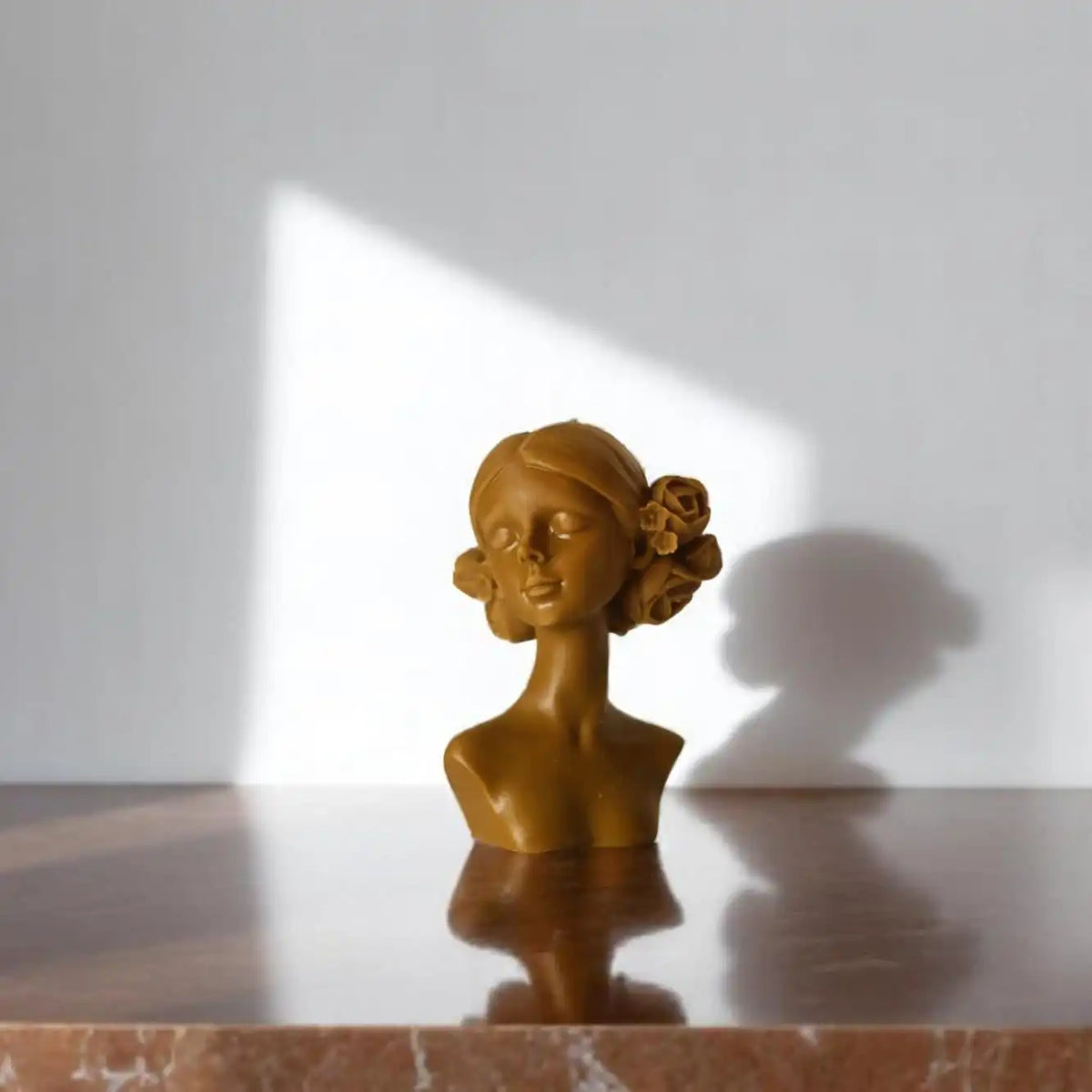 Blindfolded Lady Candle 5x3 inches