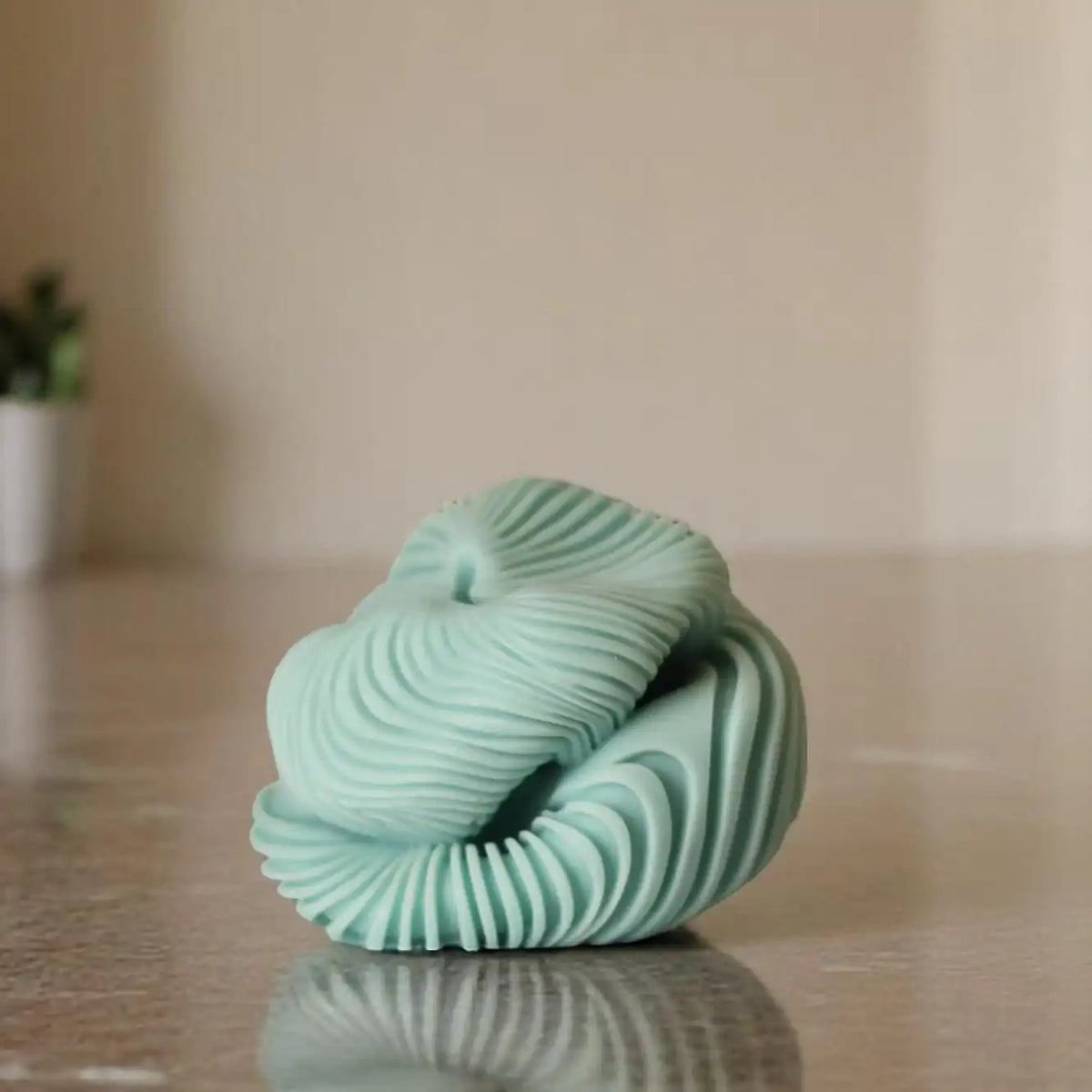 Large Knot Swirl Candle 5x4.5 inches