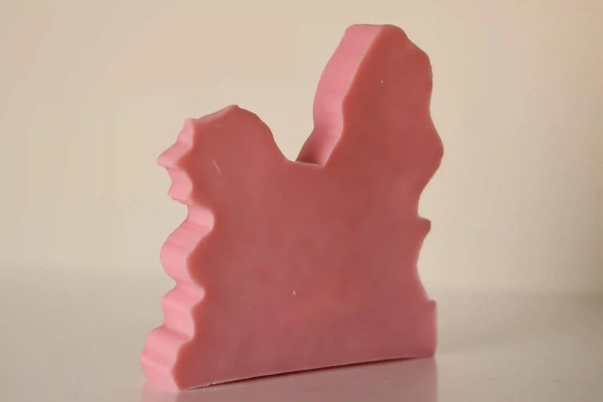 Big Kissing Couple Candle 6x5 inches