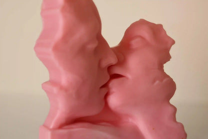 Big Kissing Couple Candle 6x5 inches