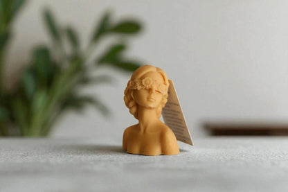 Small Blindfolded Lady Candle 3.5x3 inches